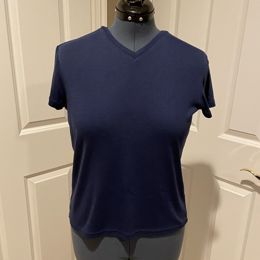 ✨5/$15✨ Plain slight v - neck shirt